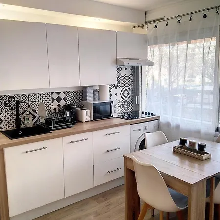 Le Roseland Апартаменти *
